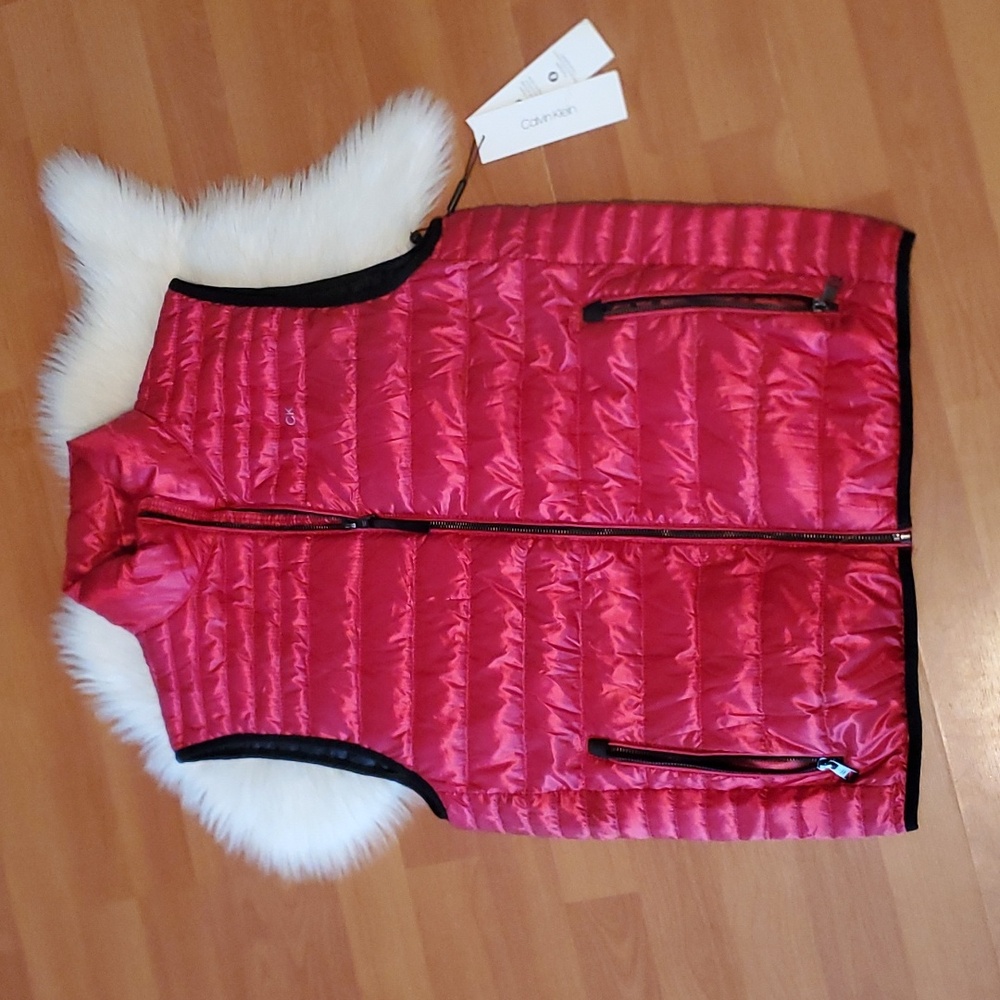 NWT Calvin Klein red packable vest sz Small